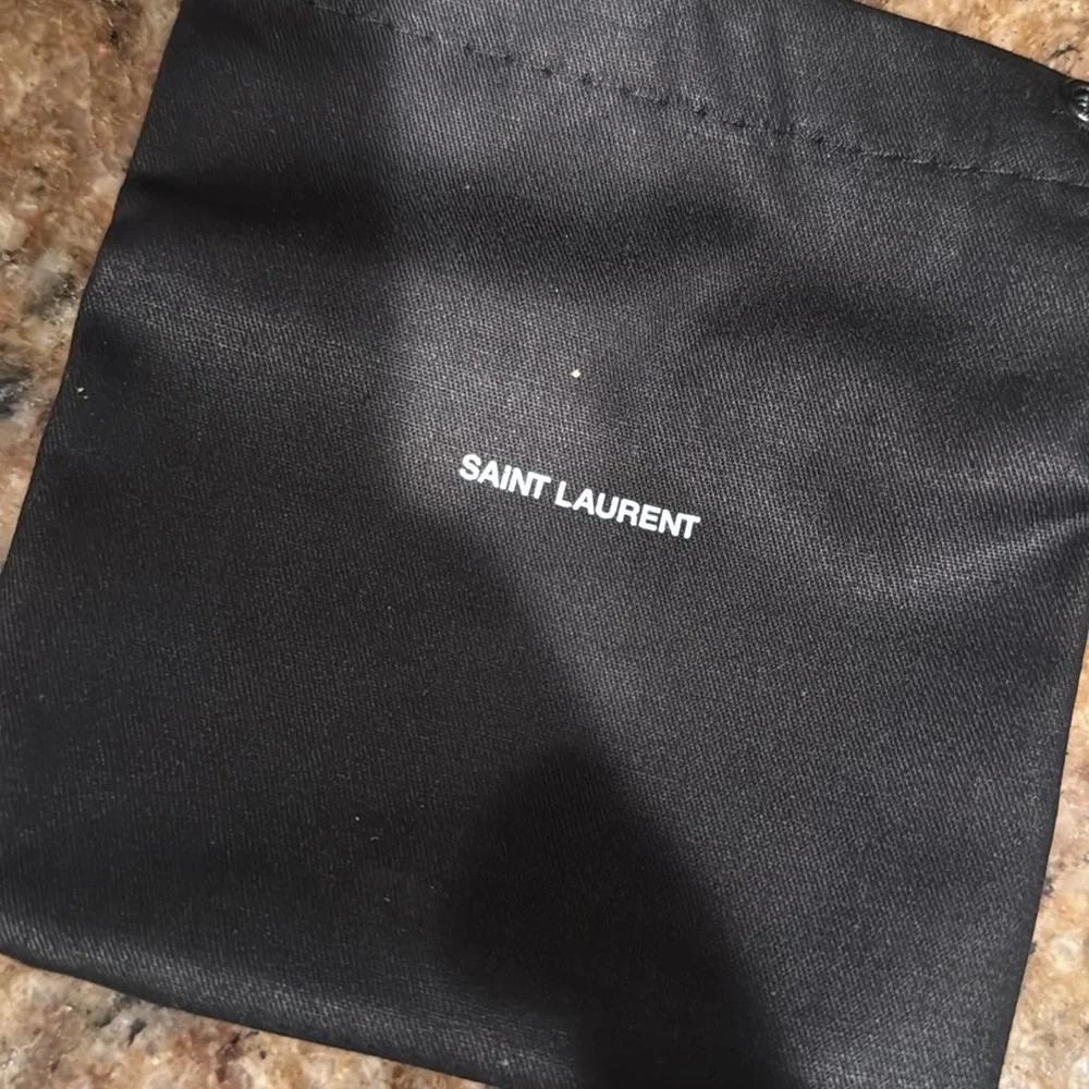 Yves Saint Laurent comes og